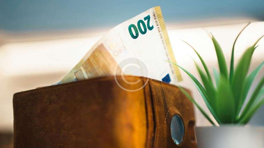 custom-img-137-copyright